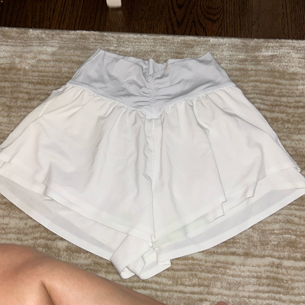 White cinched aerie offline shorts